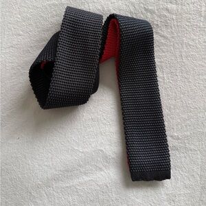 Made in Italy 100% Silk Knit Tie – Red & Navy – Slim Textured Tie